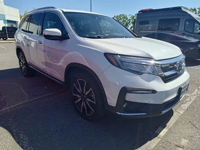 2020 Honda Pilot AWD Touring 4DR SUV W/REAR Captain's Chairs