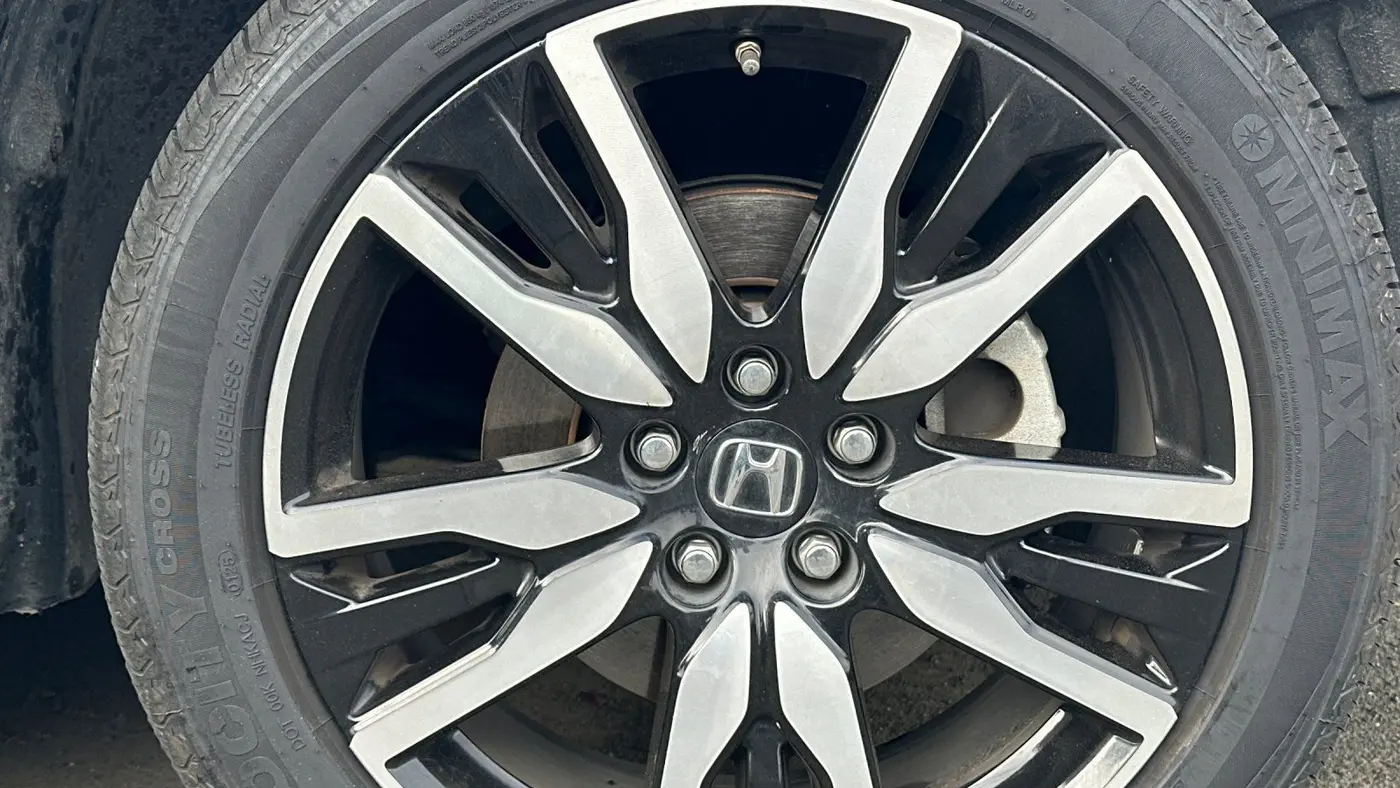2019 Honda Pilot Touring w/Rear Captain's Chairs
