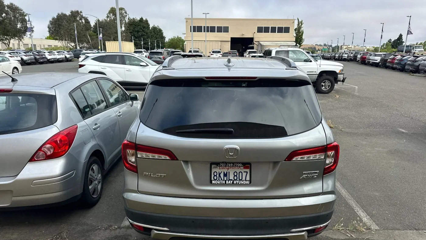 2019 Honda Pilot Touring w/Rear Captain's Chairs