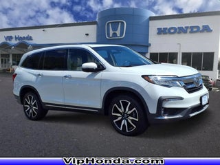 2022 Honda Pilot with Platinum White Pearl Exterior