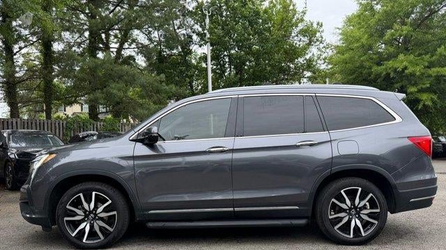 2019 Honda Pilot Touring w/Rear Captain's Chairs