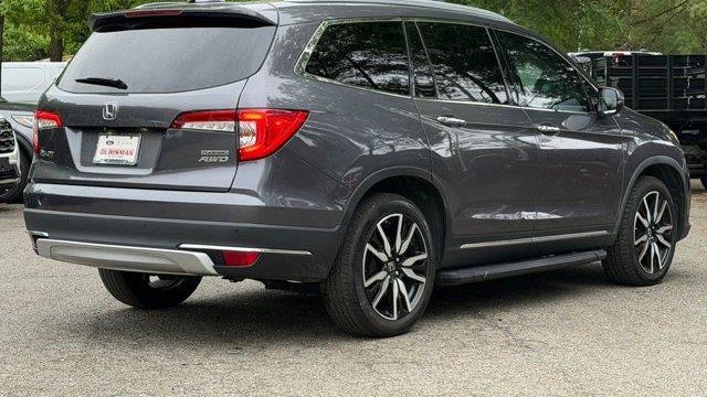 2019 Honda Pilot Touring w/Rear Captain's Chairs