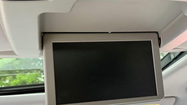 2019 Honda Pilot Touring w/Rear Captain's Chairs
