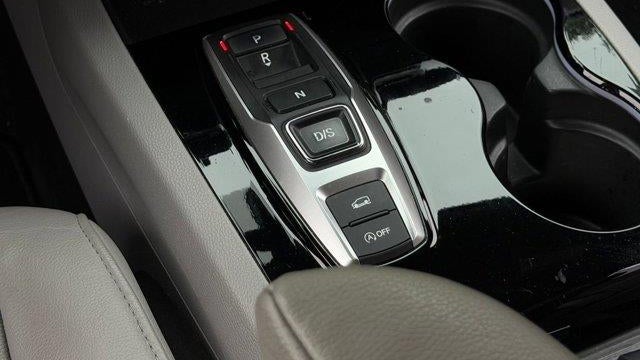 2019 Honda Pilot Touring w/Rear Captain's Chairs