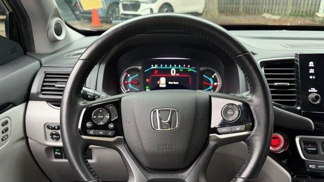 2019 Honda Pilot Touring w/Rear Captain's Chairs