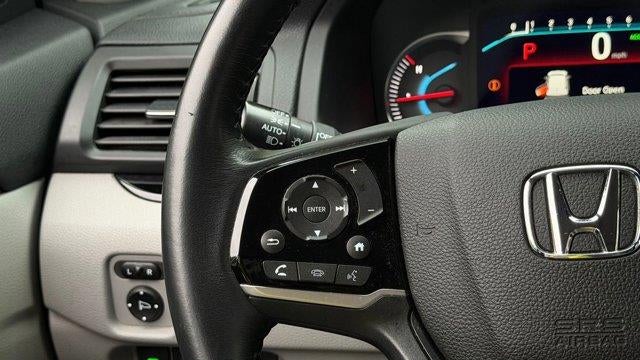 2019 Honda Pilot Touring w/Rear Captain's Chairs