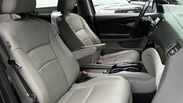 2019 Honda Pilot Touring w/Rear Captain's Chairs