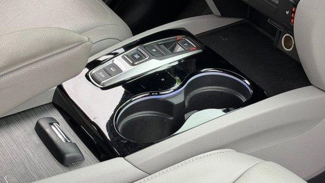 2019 Honda Pilot Touring w/Rear Captain's Chairs