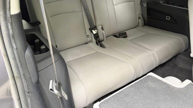 2019 Honda Pilot Touring w/Rear Captain's Chairs