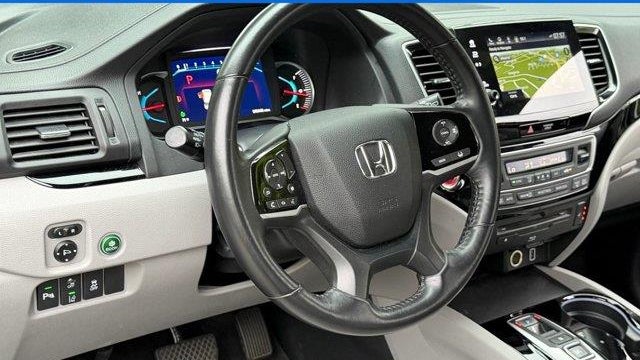 2019 Honda Pilot Touring w/Rear Captain's Chairs