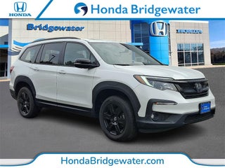 2022 Honda Pilot with Platinum White Pearl Exterior