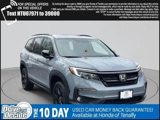 2022 Honda Pilot with Sonic Gray Pearl Exterior