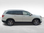2017 Pilot Thumbnail 8