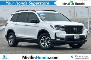 2022 Honda Passport with Platinum White Pearl Exterior