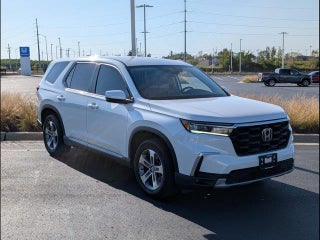 2025 Honda Pilot with Platinum White Pearl Exterior