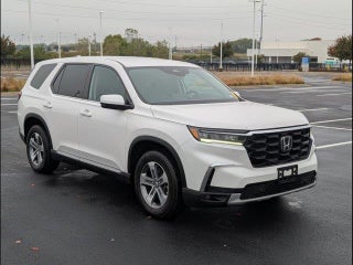 2025 Honda Pilot with Platinum White Exterior