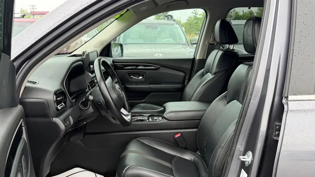 2024 Honda Pilot EX-L w/Rear Captain's Chairs