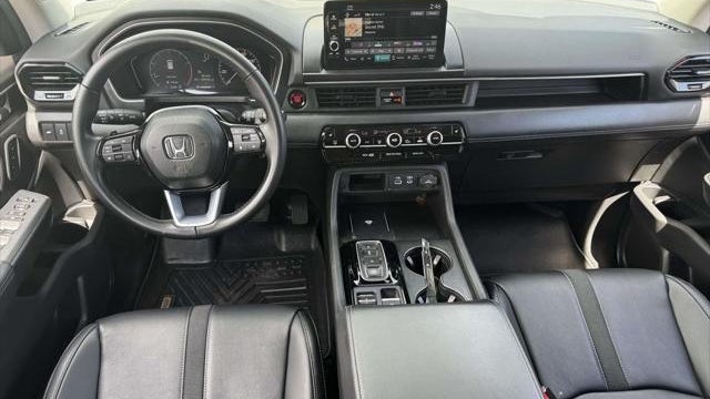 2024 Honda Pilot EX-L w/Rear Captain's Chairs