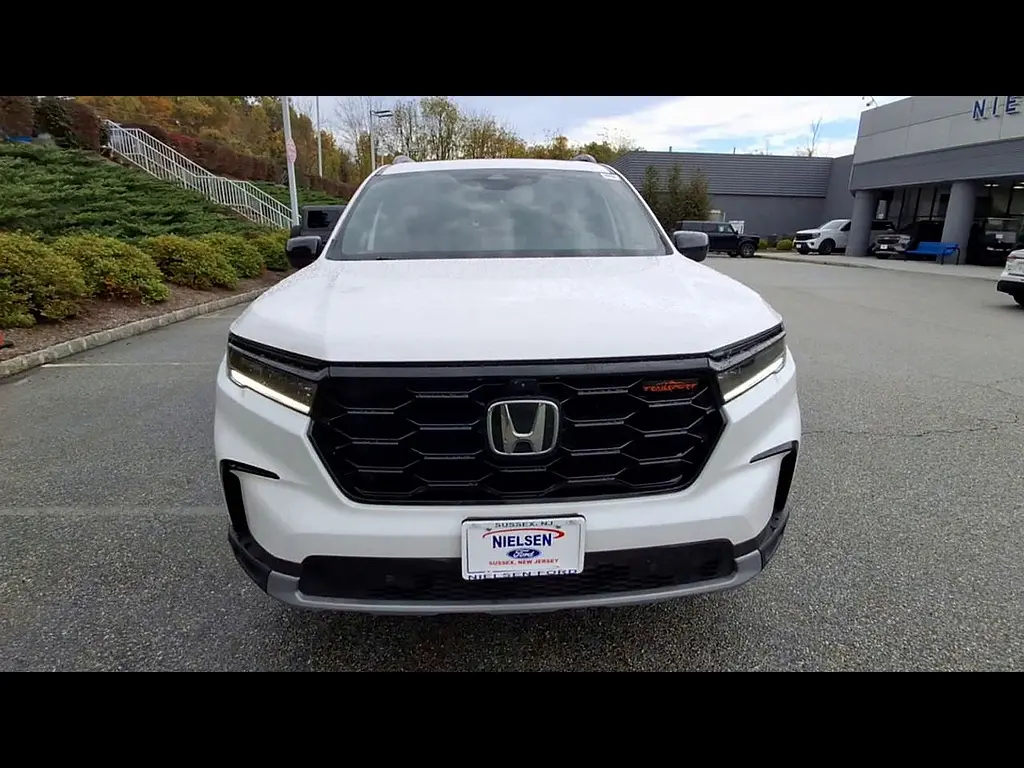 2025 Honda Pilot - $37,995
