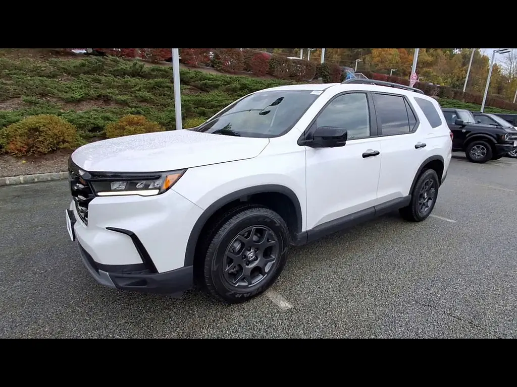 2025 Honda Pilot - $37,995