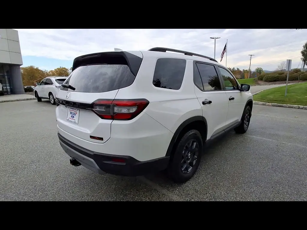 2025 Honda Pilot - $37,995
