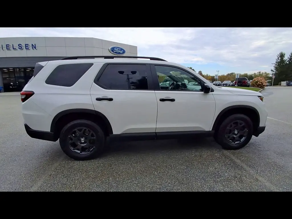 2025 Honda Pilot - $37,995