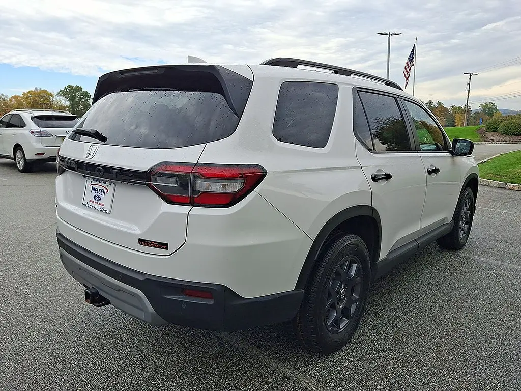 2025 Honda Pilot - $37,995