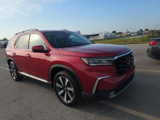 2023 Honda Pilot with Radiant Red Exterior