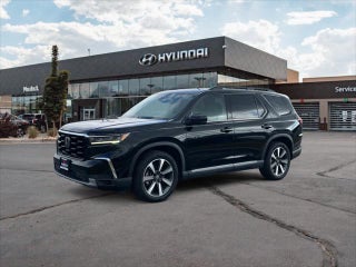 2023 Honda Pilot with Crystal Black Pearl Exterior