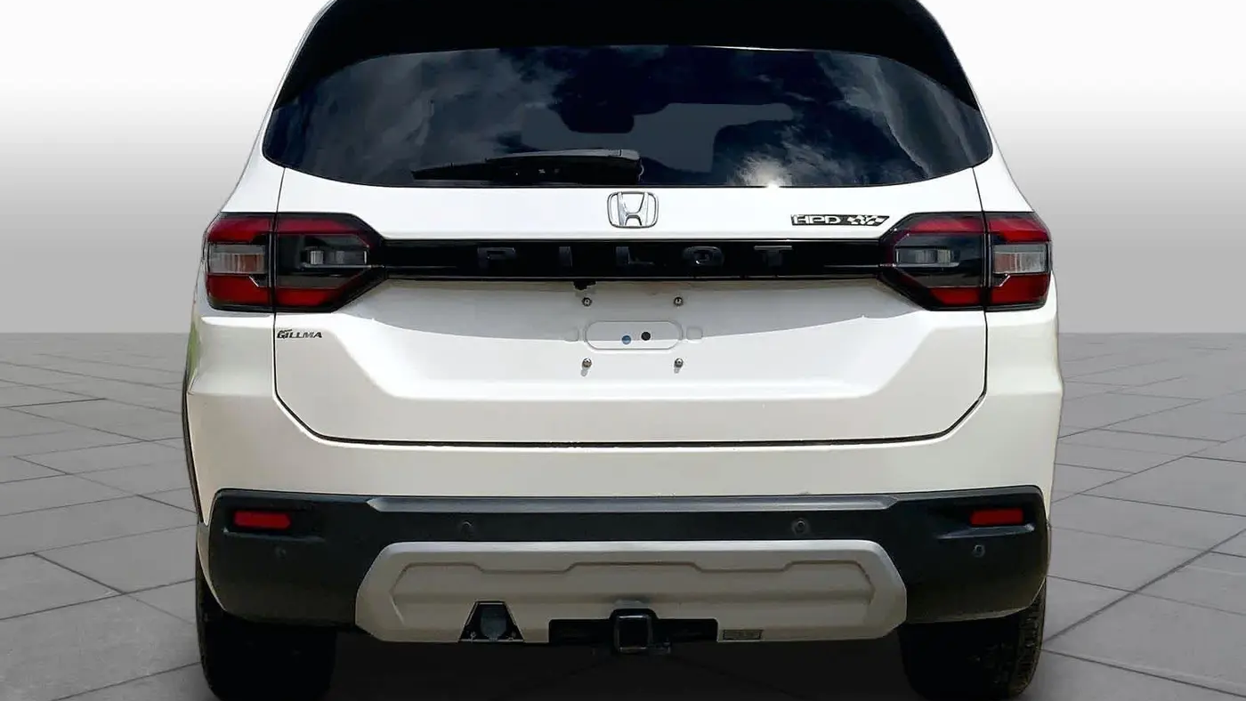 2023 Honda Pilot EX-L w/Rear Captain's Chairs