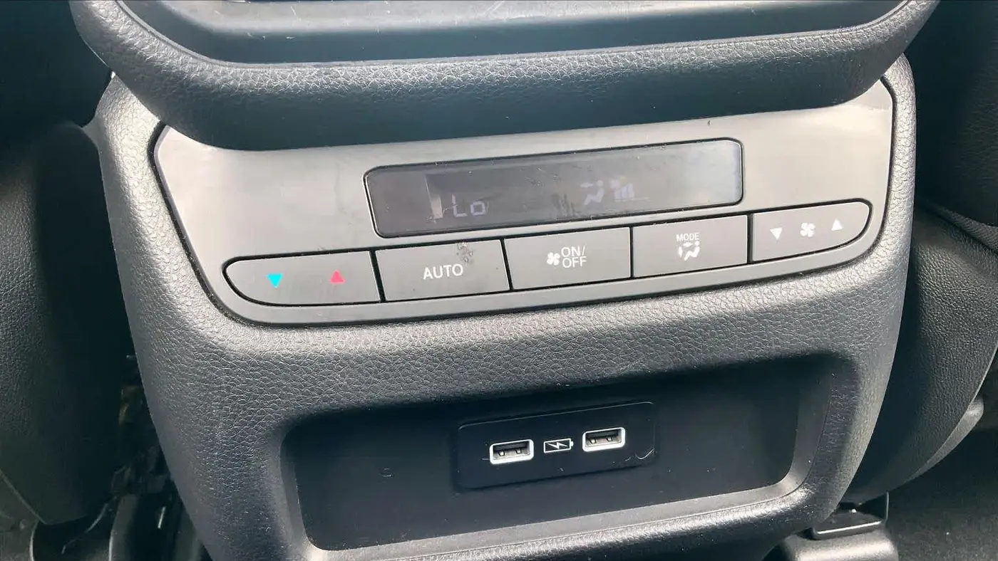 2023 Honda Pilot EX-L w/Rear Captain's Chairs