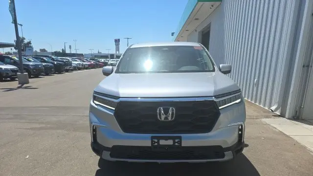 2024 Honda Pilot EX-L w/Rear Captain's Chairs