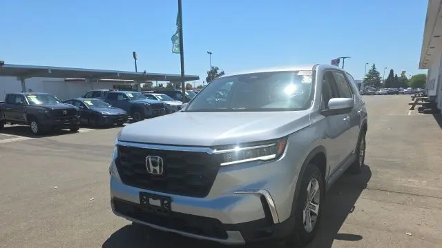 2024 Honda Pilot EX-L w/Rear Captain's Chairs