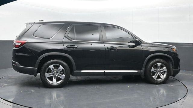 2023 Honda Pilot EX-L w/Rear Captain's Chairs