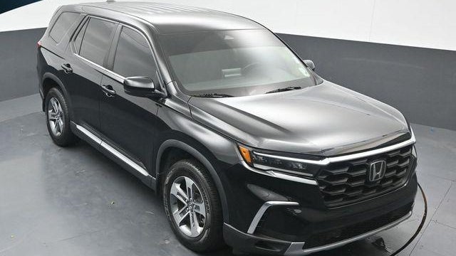2023 Honda Pilot EX-L w/Rear Captain's Chairs