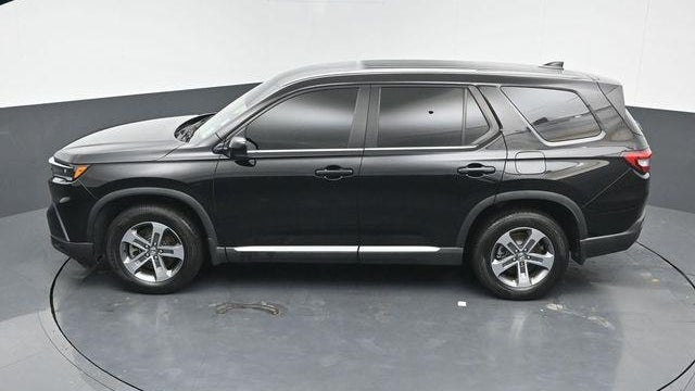 2023 Honda Pilot EX-L w/Rear Captain's Chairs