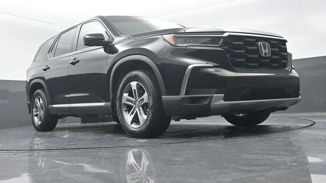 2023 Honda Pilot EX-L w/Rear Captain's Chairs