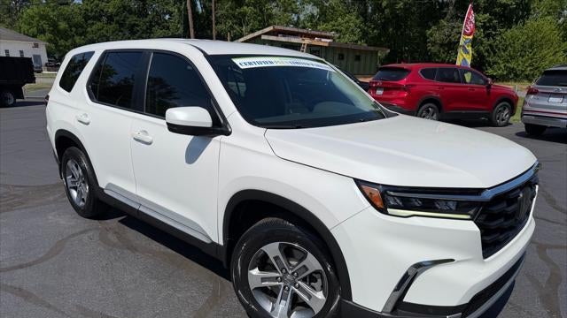 2023 Honda Pilot EX-L w/Rear Captain's Chairs