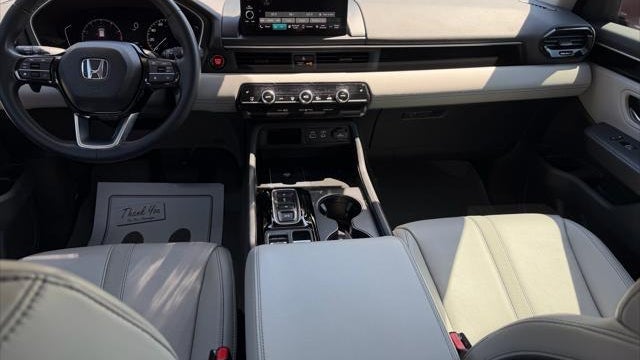 2023 Honda Pilot EX-L w/Rear Captain's Chairs
