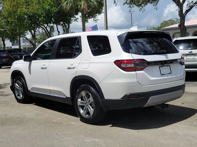 2023 Honda Pilot EX-L 4DR SUV W/REAR Captain's Chairs