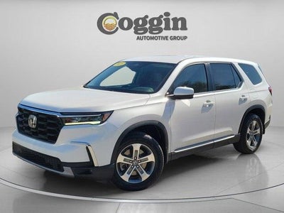 2023 Honda Pilot EX-L 4DR SUV W/REAR Captain's Chairs