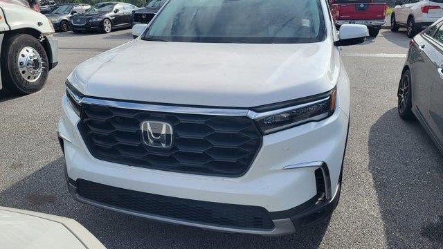 2023 Honda Pilot EX-L w/Rear Captain's Chairs