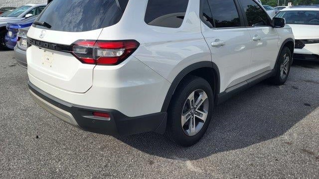 2023 Honda Pilot EX-L w/Rear Captain's Chairs