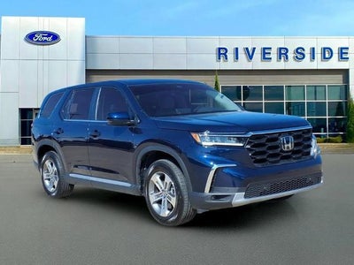 2024 Honda Pilot EX-L 4DR SUV W/REAR Captain's Chairs