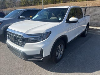 2025 Honda Ridgeline with Platinum White Pearl Exterior
