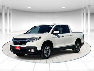 2019 Honda Ridgeline with Platinum White Pearl Exterior
