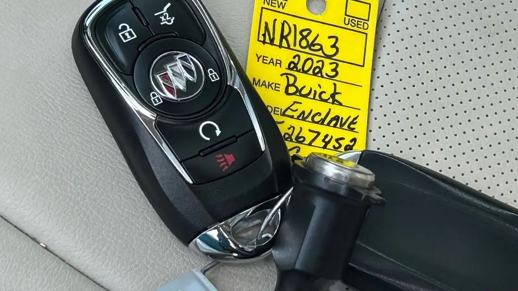 2023 Buick Enclave Essence