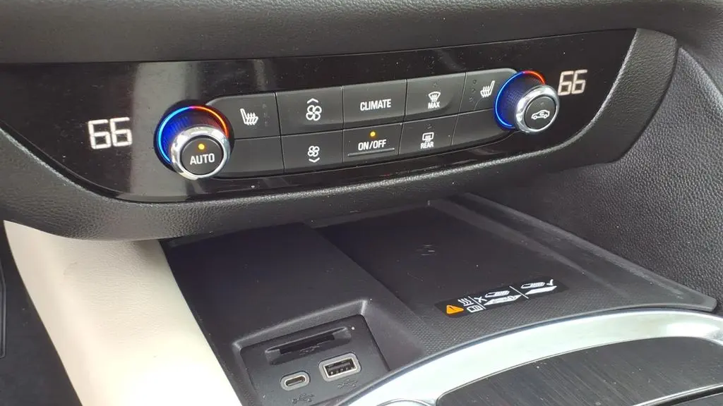 2023 Buick Enclave Essence