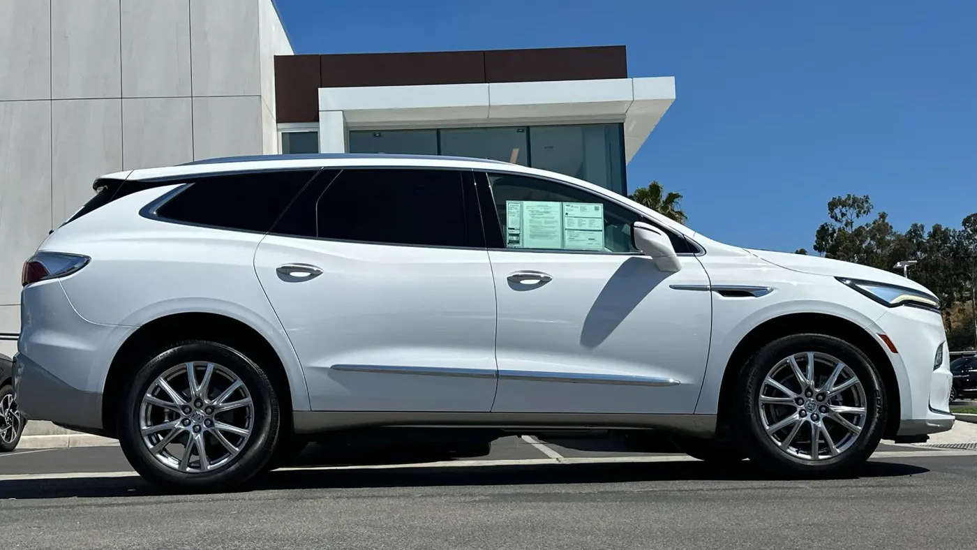 2023 Buick Enclave Essence