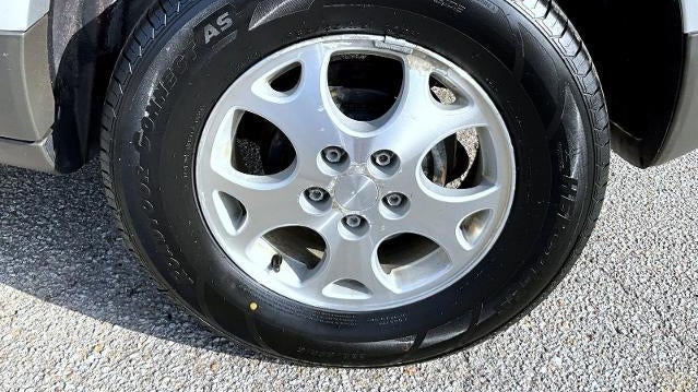 2004 Saturn Vue Base
